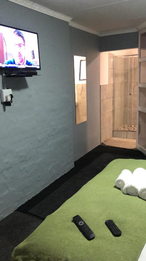 Host Hub Guest House Kempton Park Dış mekan fotoğraf