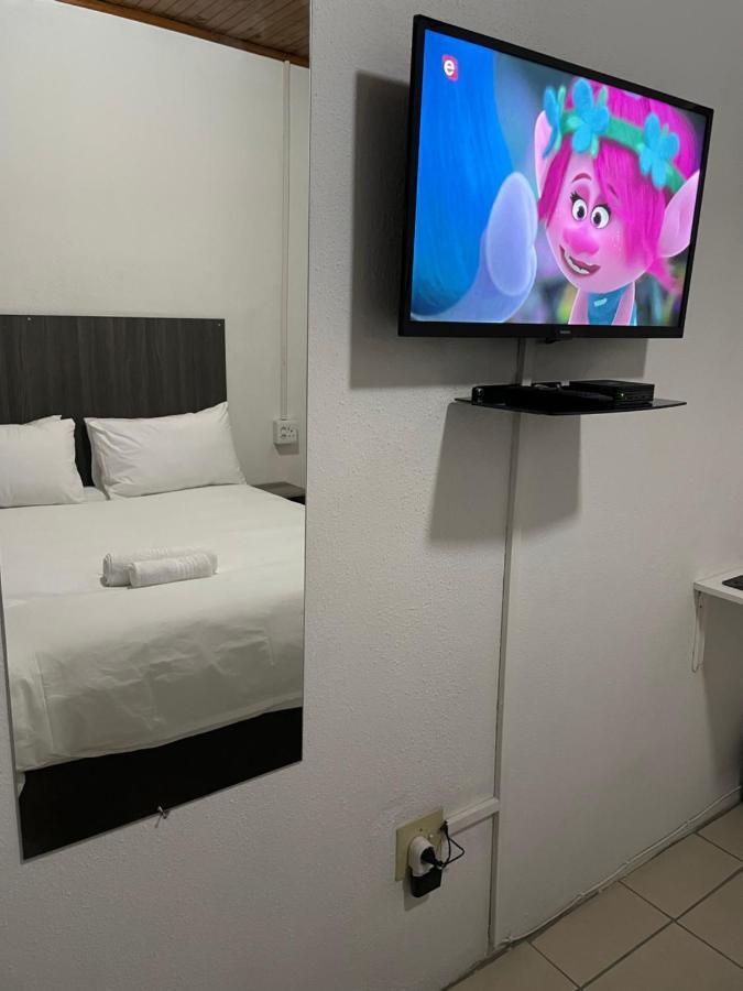 Host Hub Guest House Kempton Park Dış mekan fotoğraf