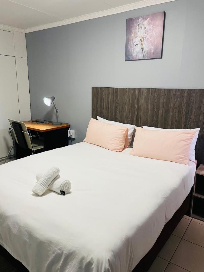 Host Hub Guest House Kempton Park Dış mekan fotoğraf